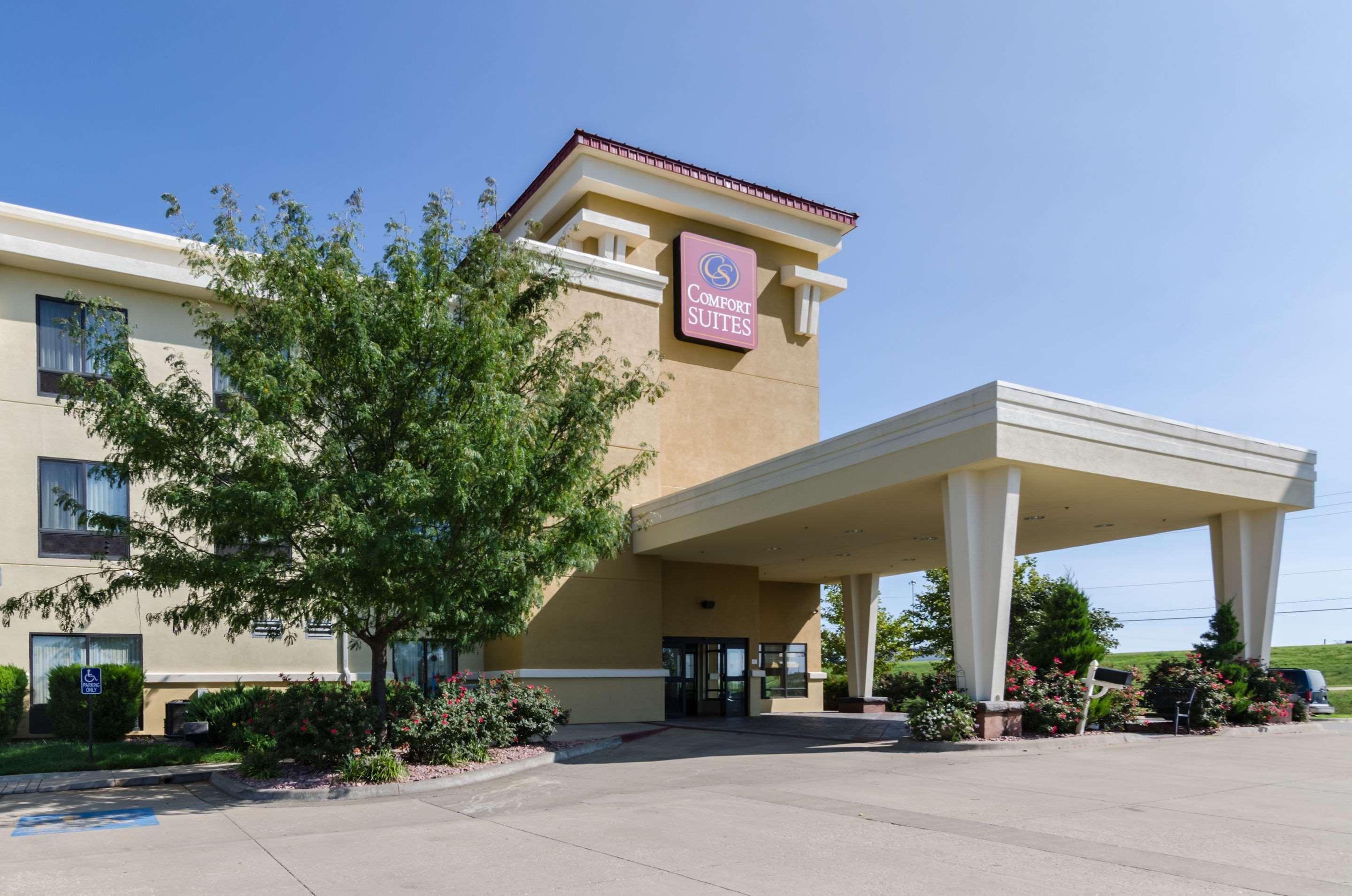 Comfort Suites Salina South Exterior photo