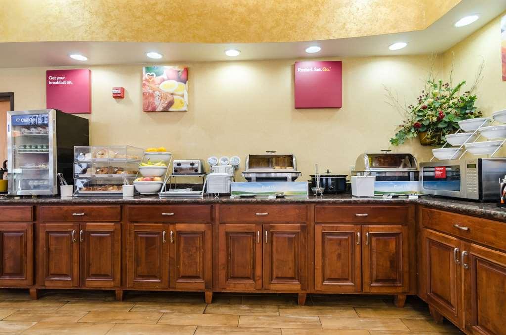 Comfort Suites Salina South Restaurant photo